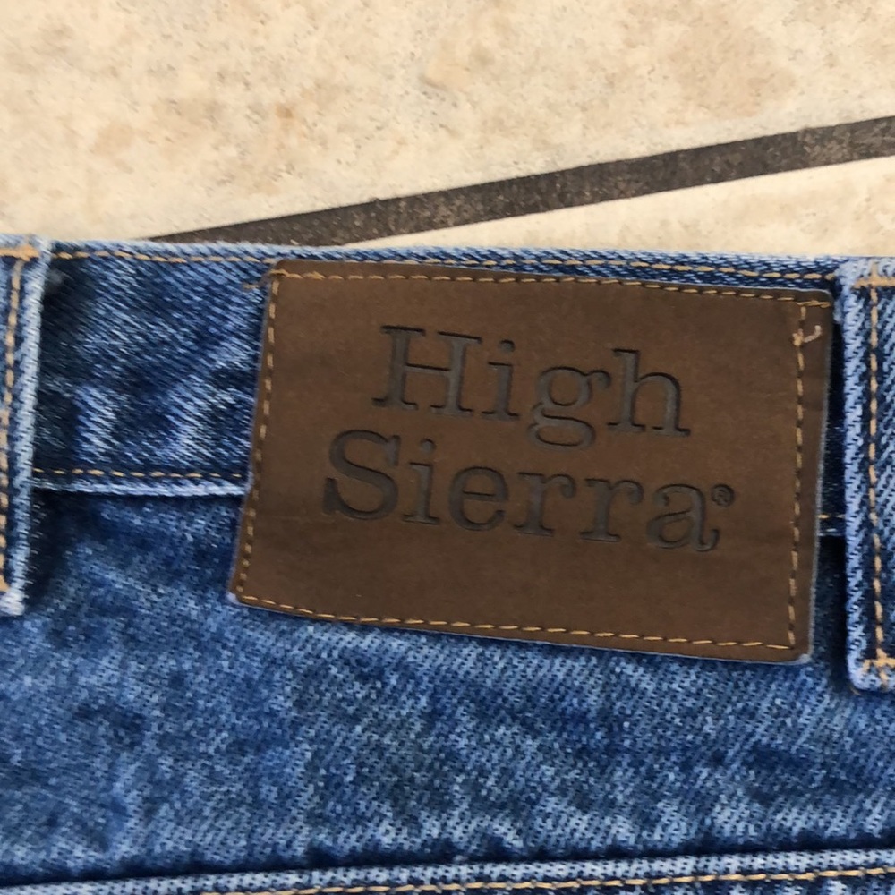 Shorts - Picture 3 of 4